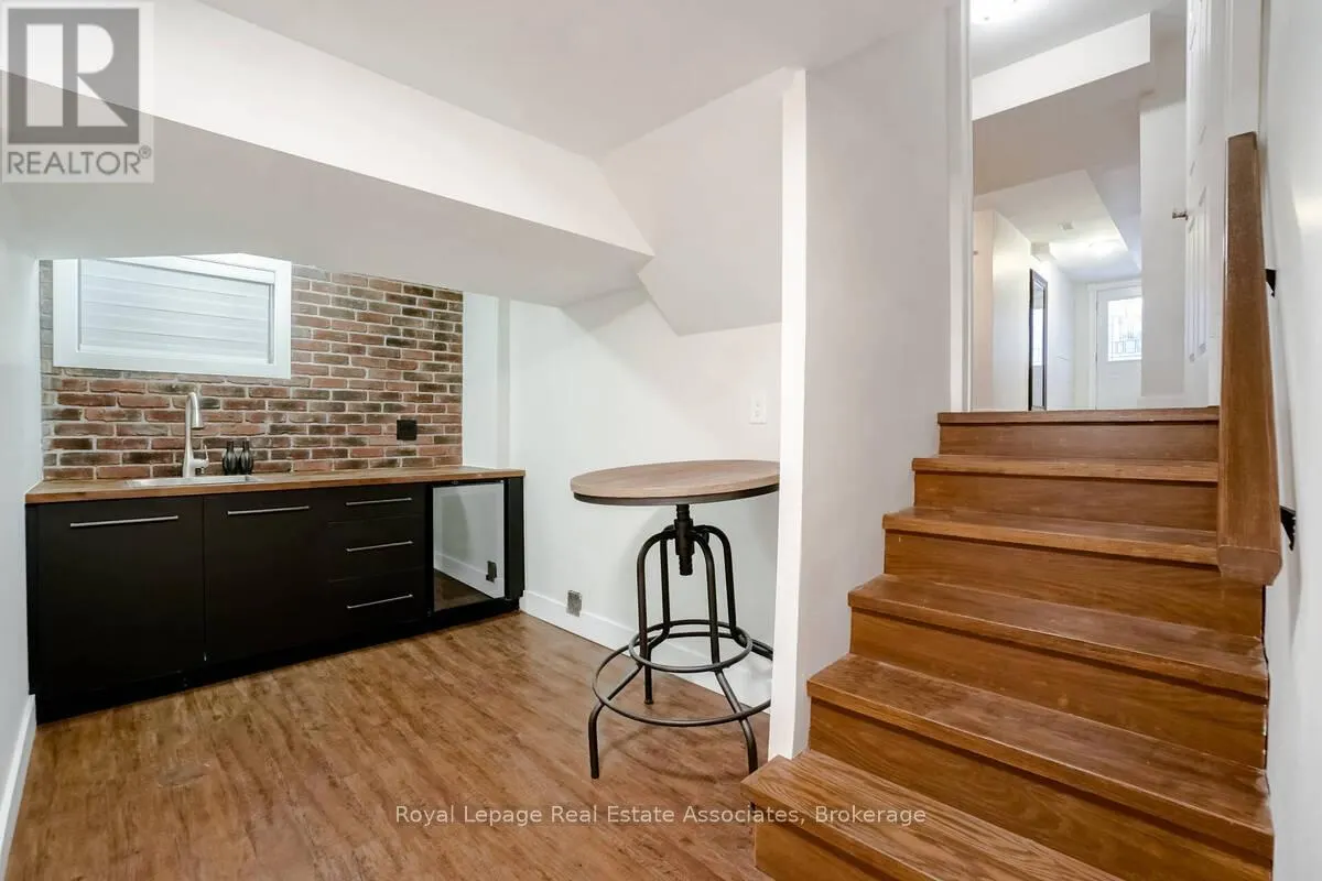 23 ROSEMEADE AVENUE