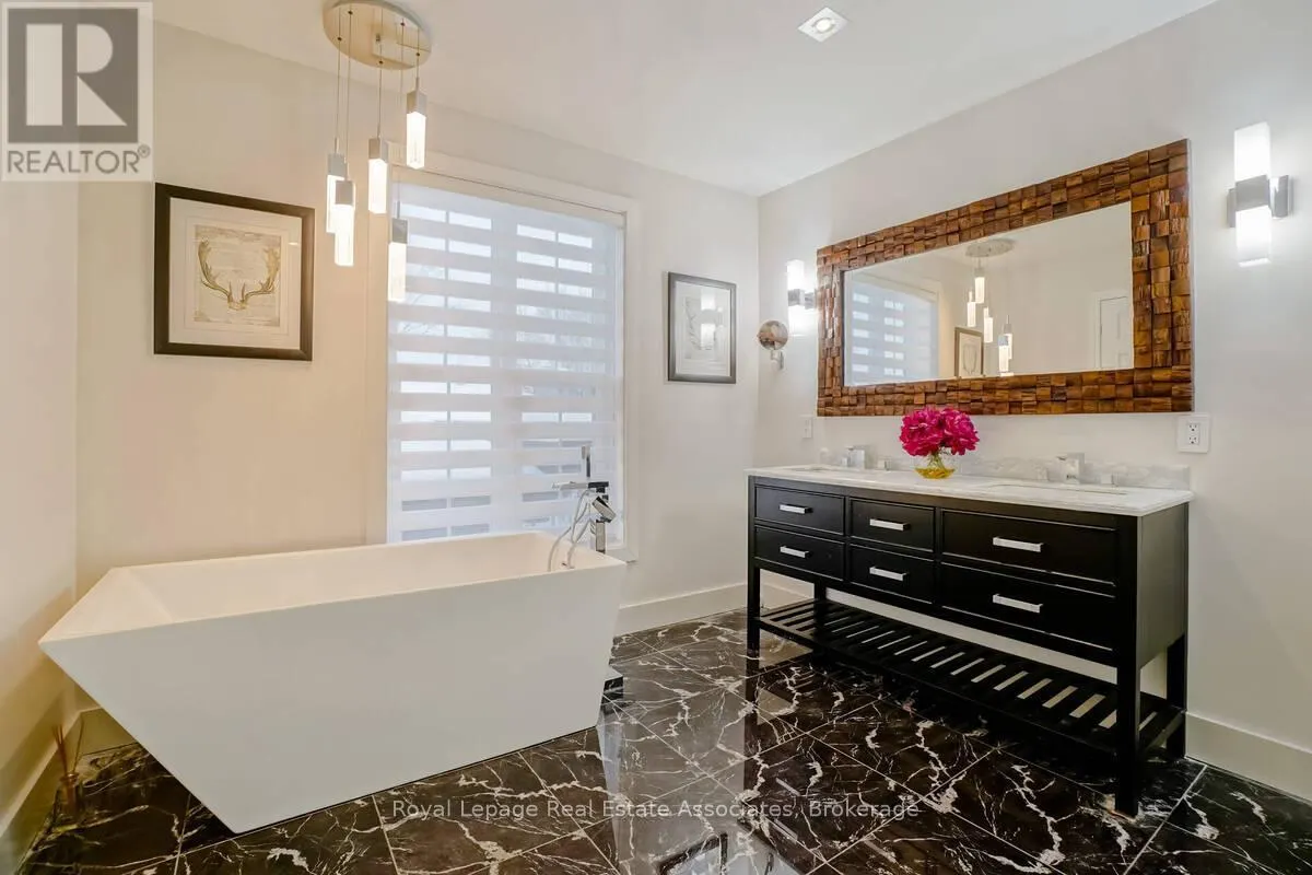 23 ROSEMEADE AVENUE