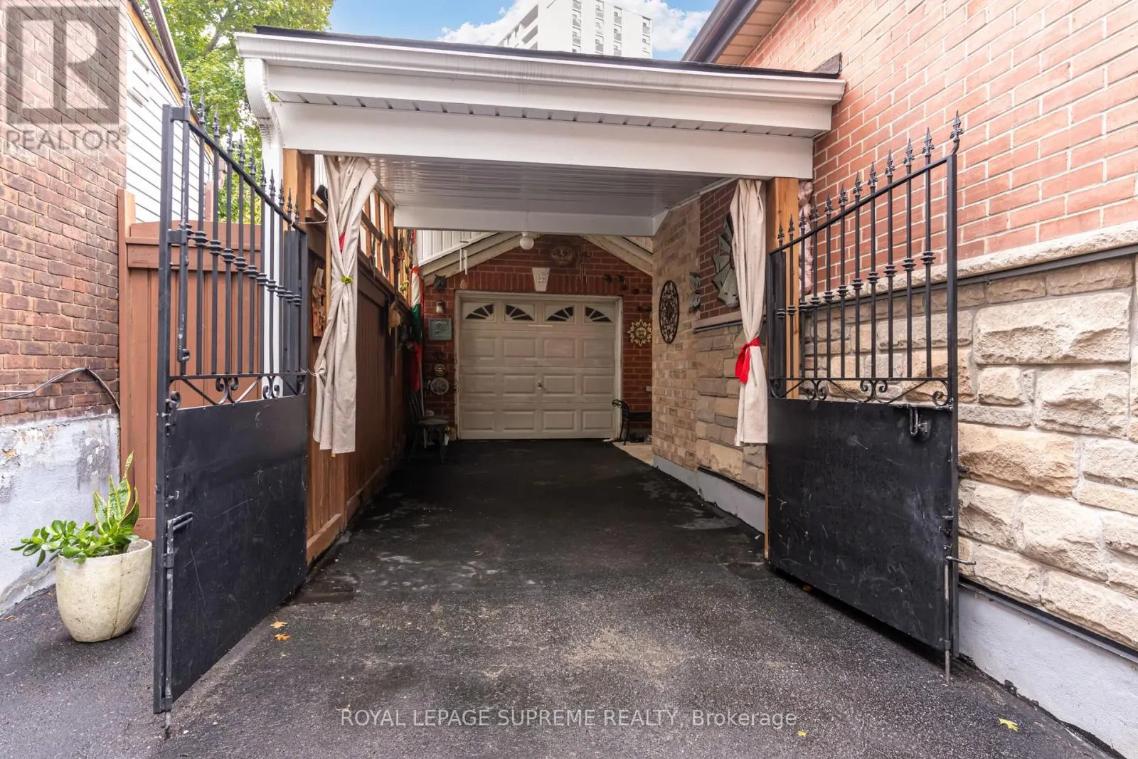 59 BUTTONWOOD AVENUE