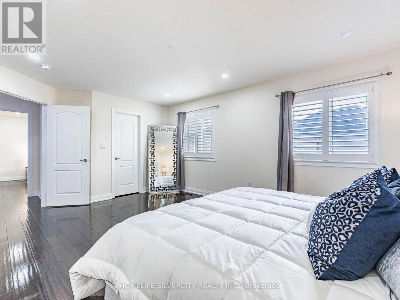 16 CLONCURRY STREET E