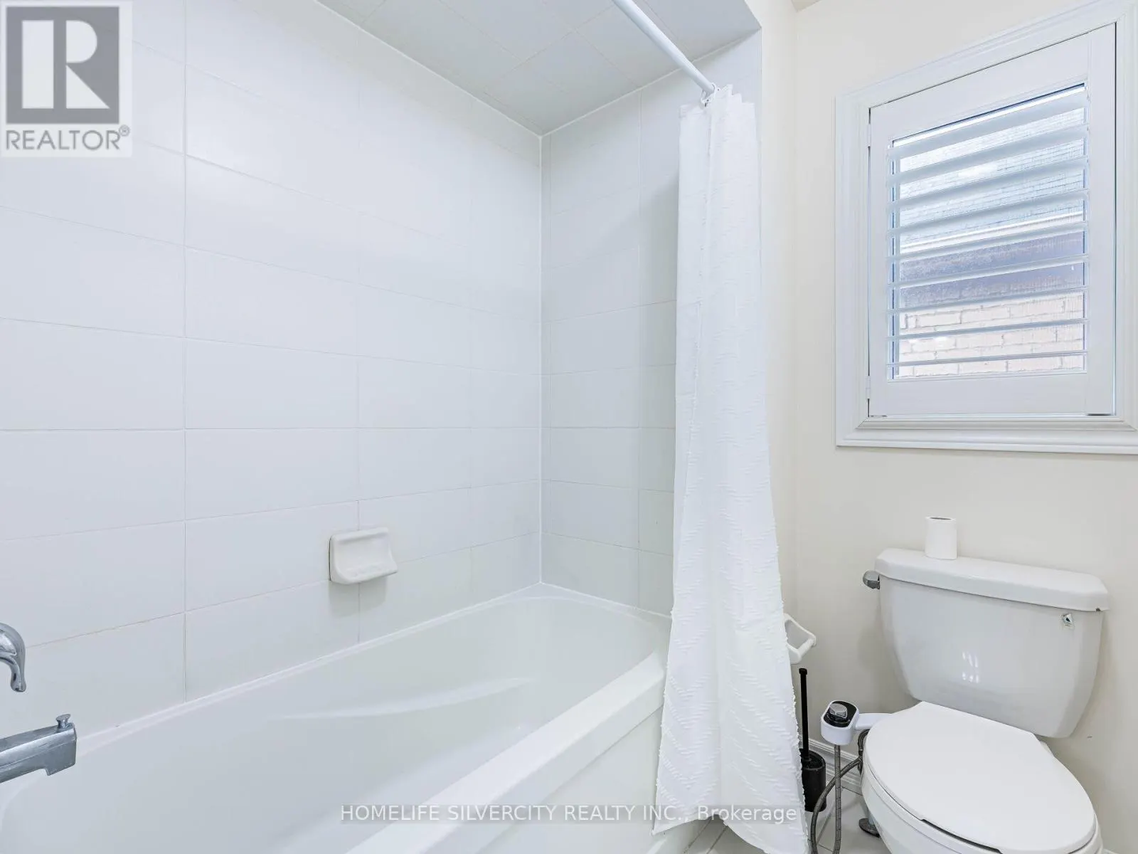 16 CLONCURRY STREET E