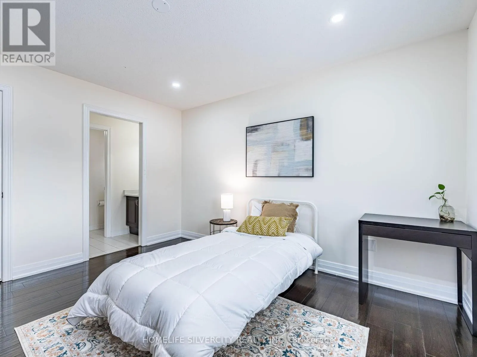 16 CLONCURRY STREET E