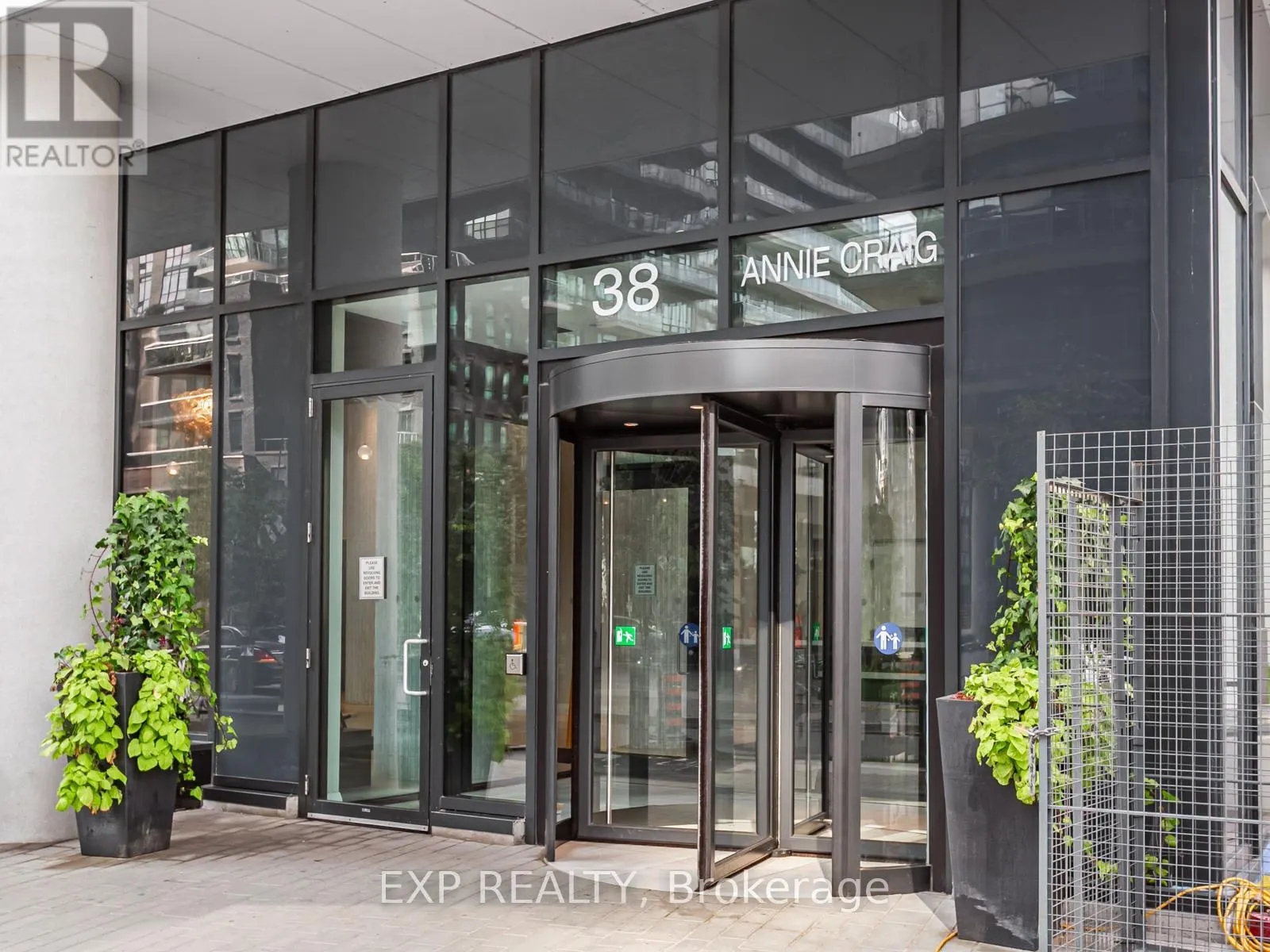 501 - 38 ANNIE CRAIG DRIVE