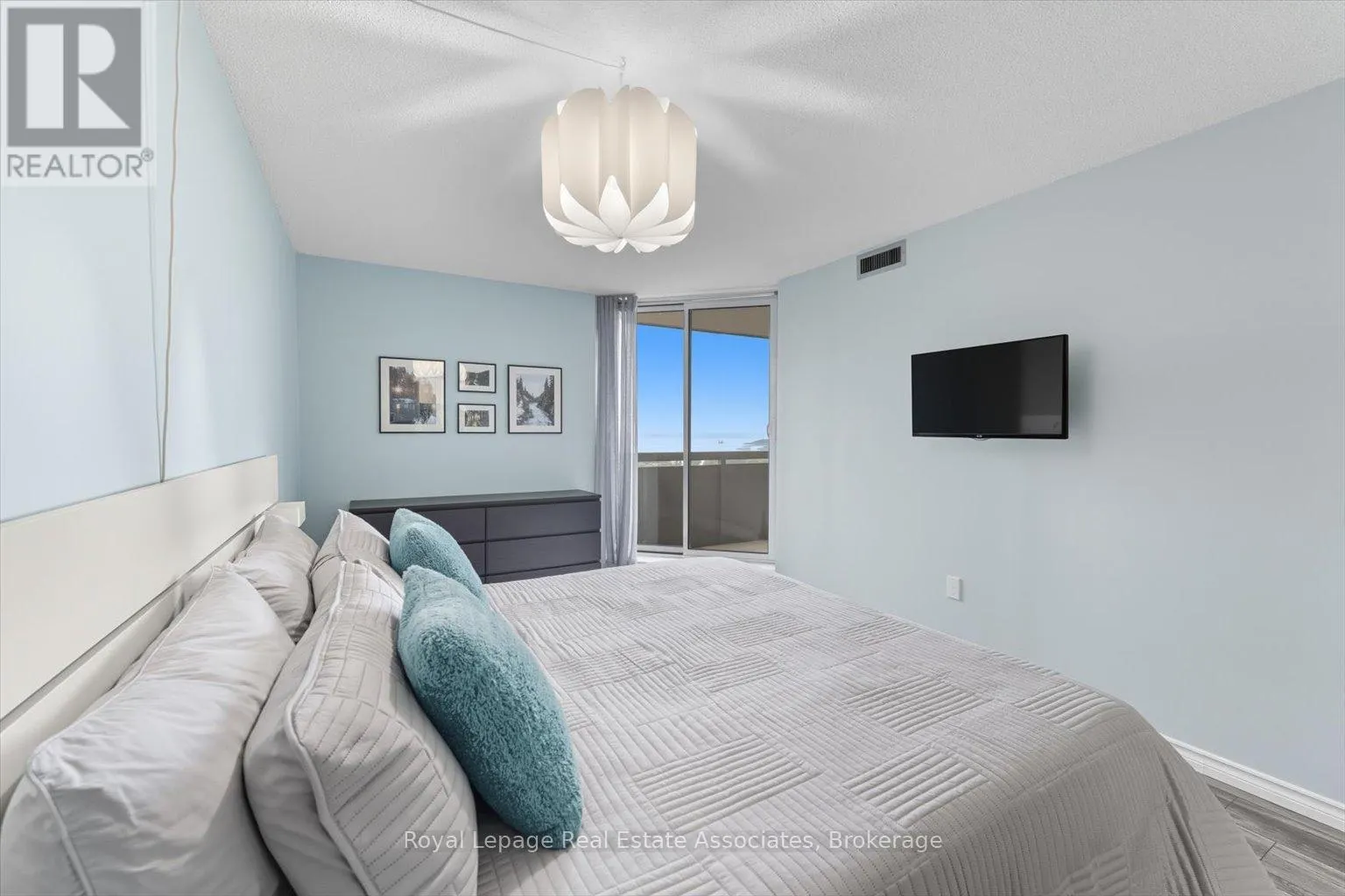 1508 - 3845 LAKE SHORE BOULEVARD W