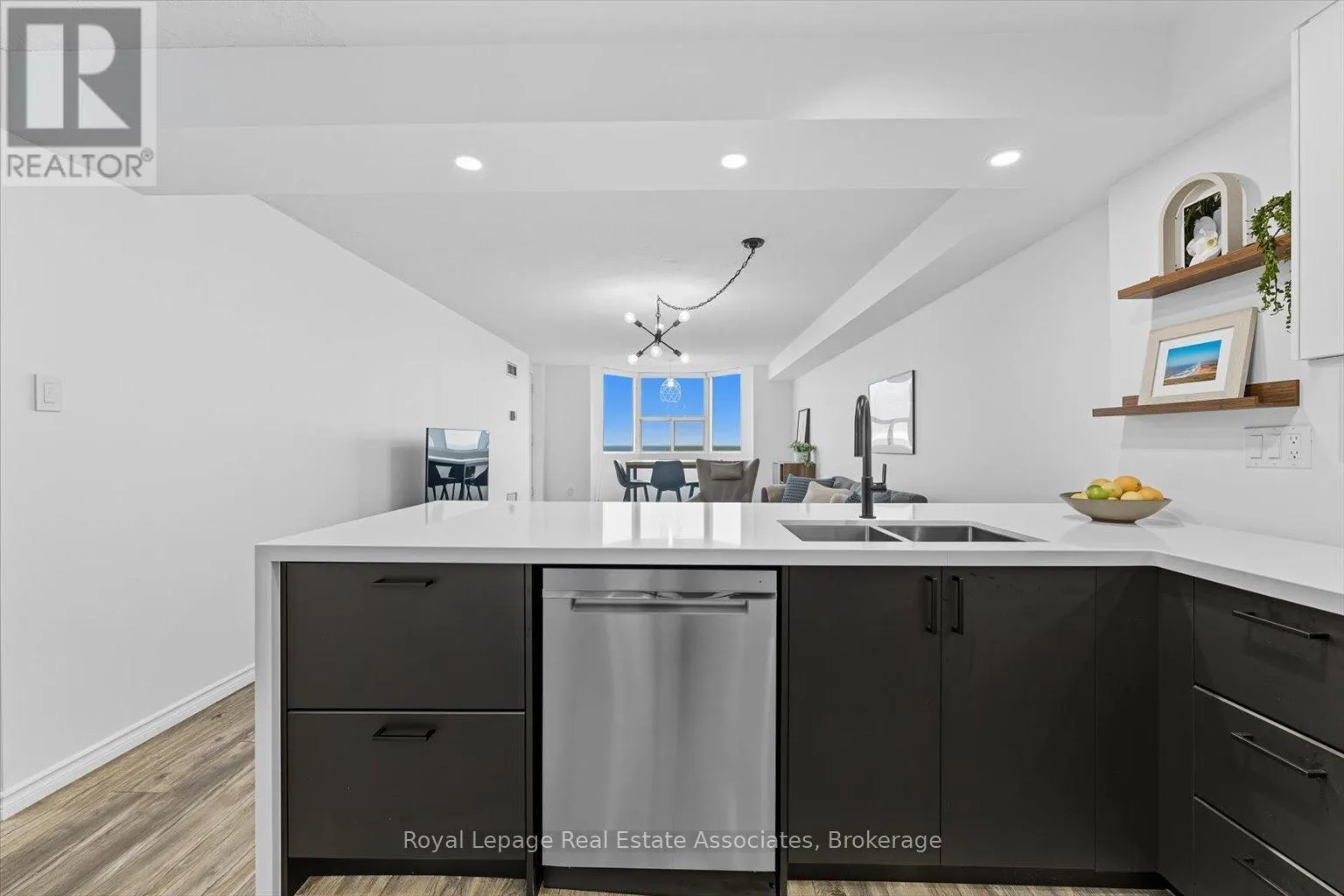 1508 - 3845 LAKE SHORE BOULEVARD W