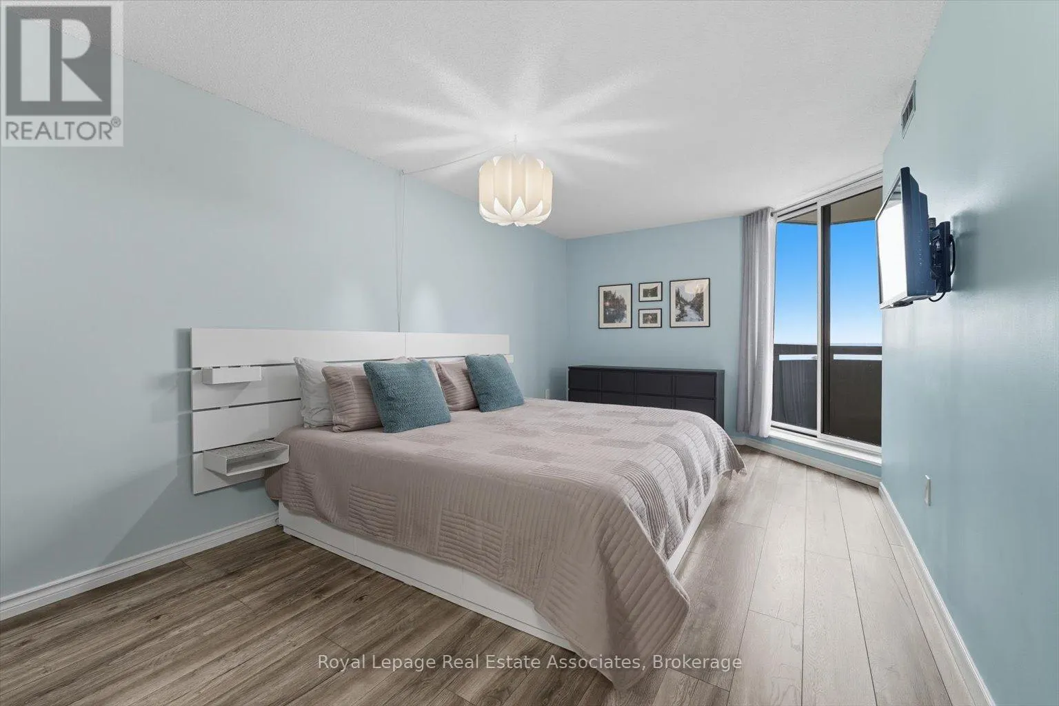 1508 - 3845 LAKE SHORE BOULEVARD W