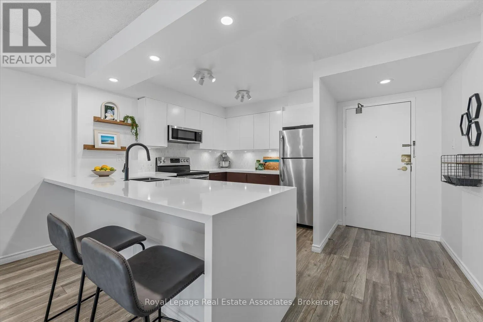 1508 - 3845 LAKE SHORE BOULEVARD W