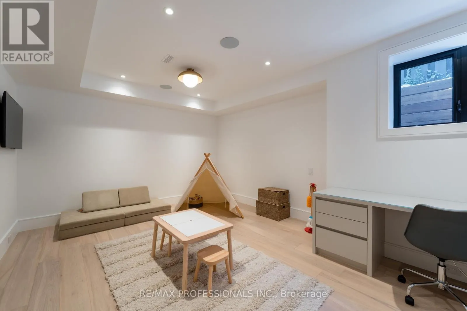 229 TWEEDSDALE CRESCENT