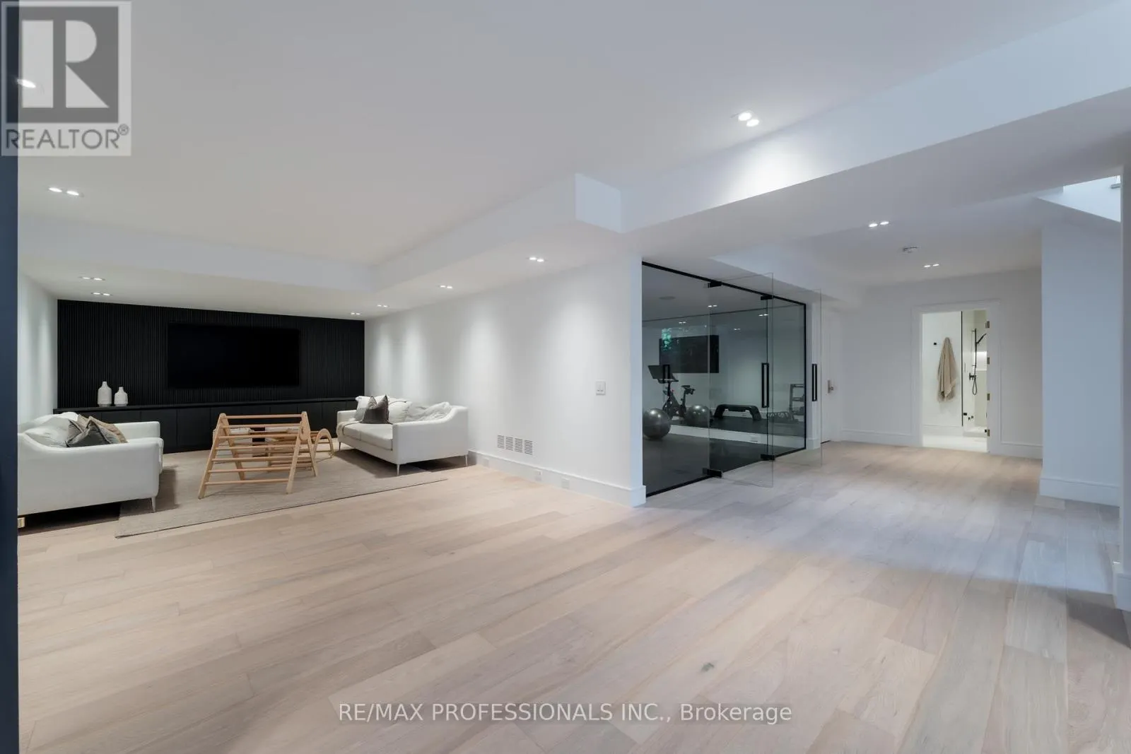 229 TWEEDSDALE CRESCENT