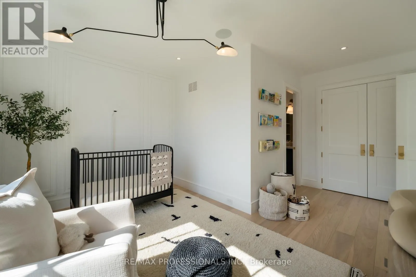 229 TWEEDSDALE CRESCENT