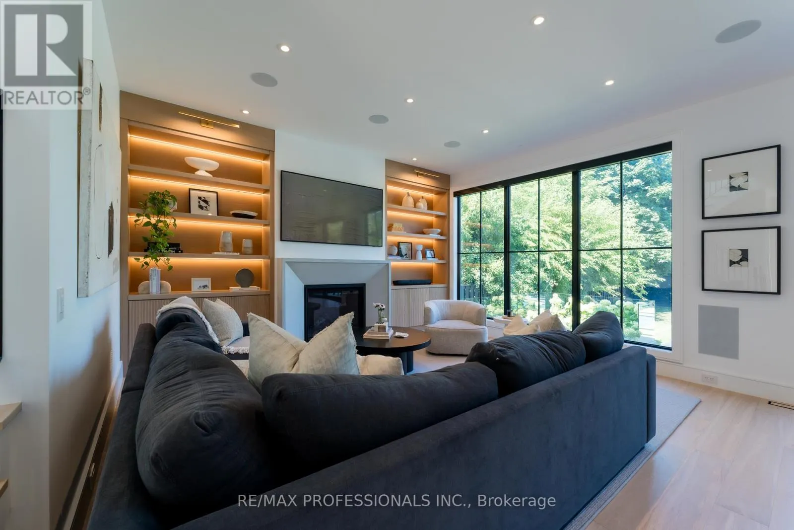 229 TWEEDSDALE CRESCENT