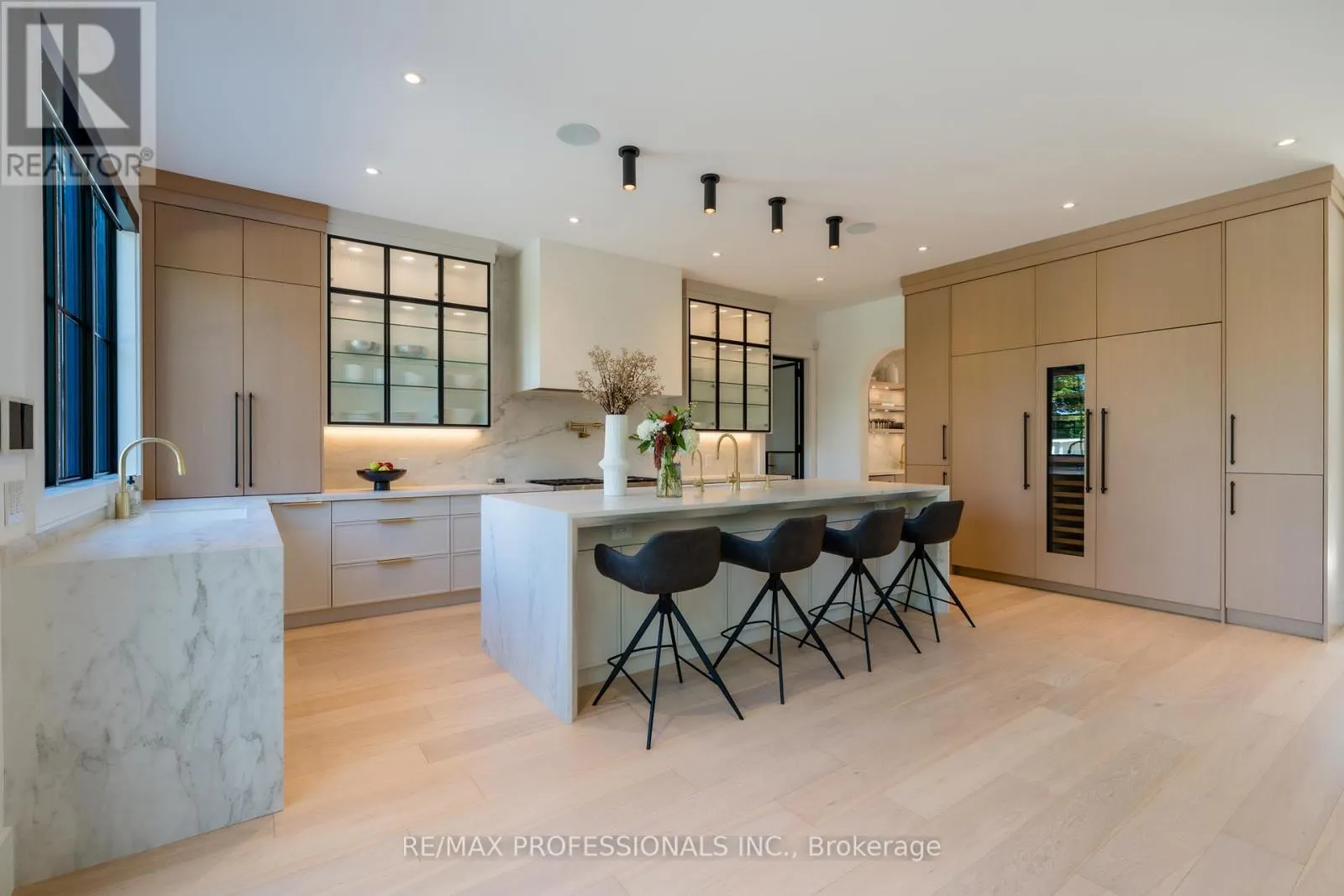 229 TWEEDSDALE CRESCENT