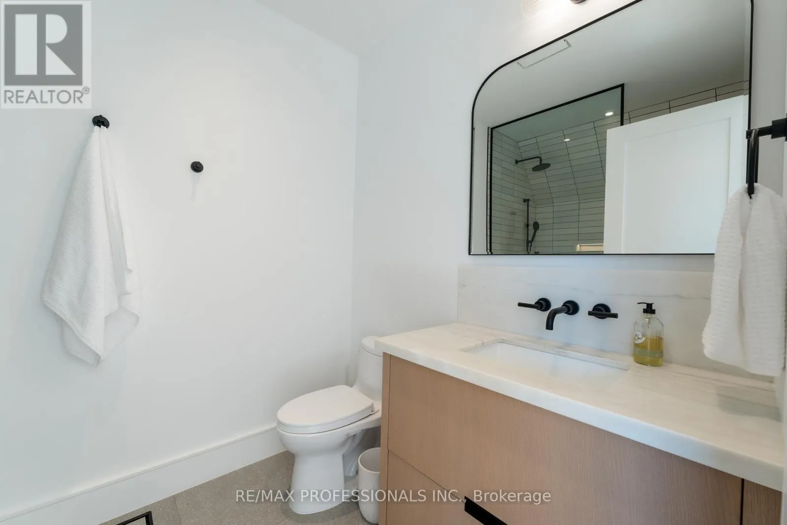 229 TWEEDSDALE CRESCENT