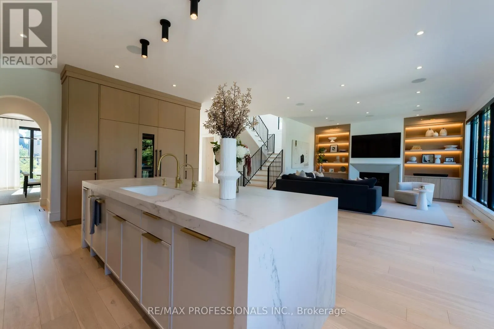 229 TWEEDSDALE CRESCENT