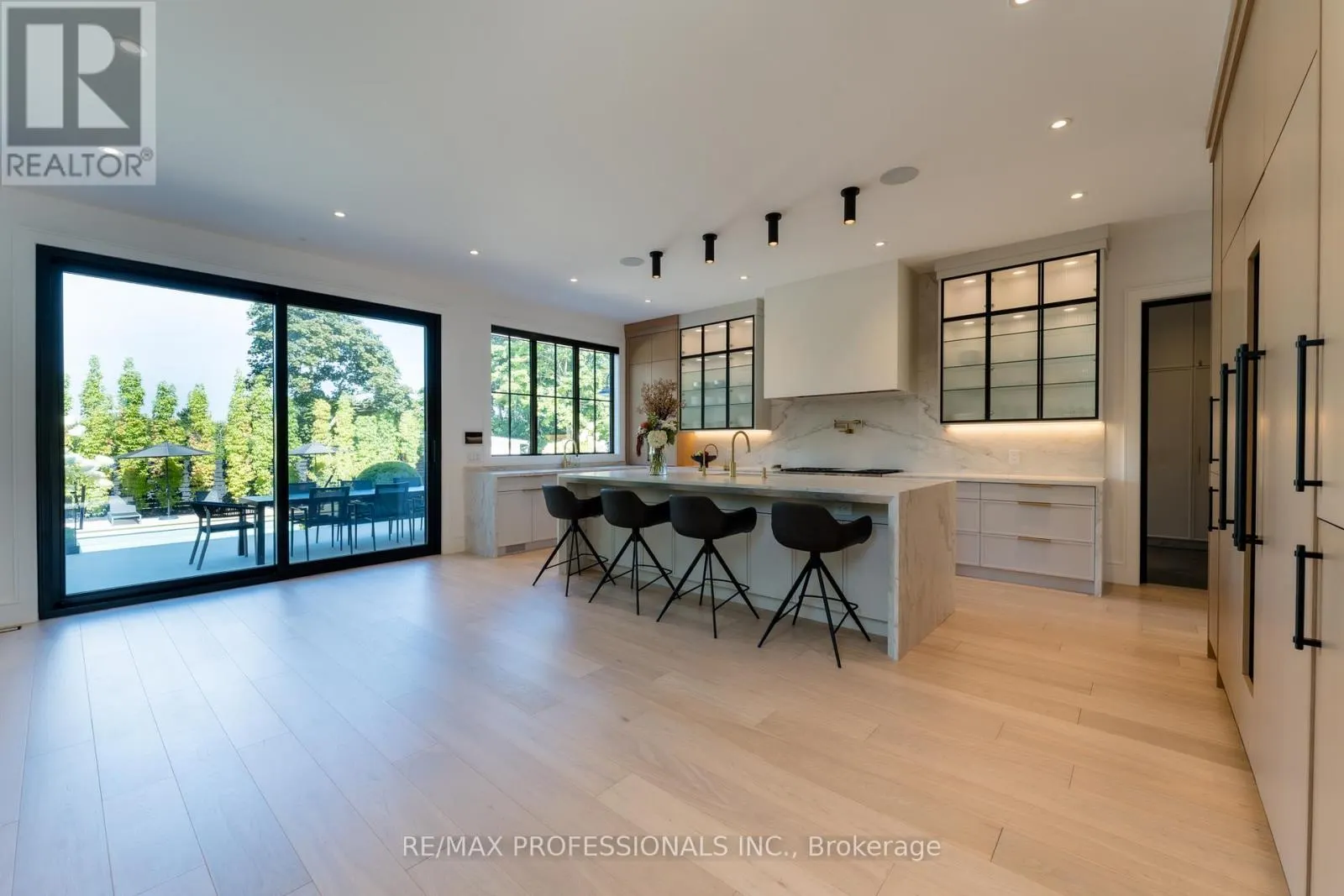 229 TWEEDSDALE CRESCENT