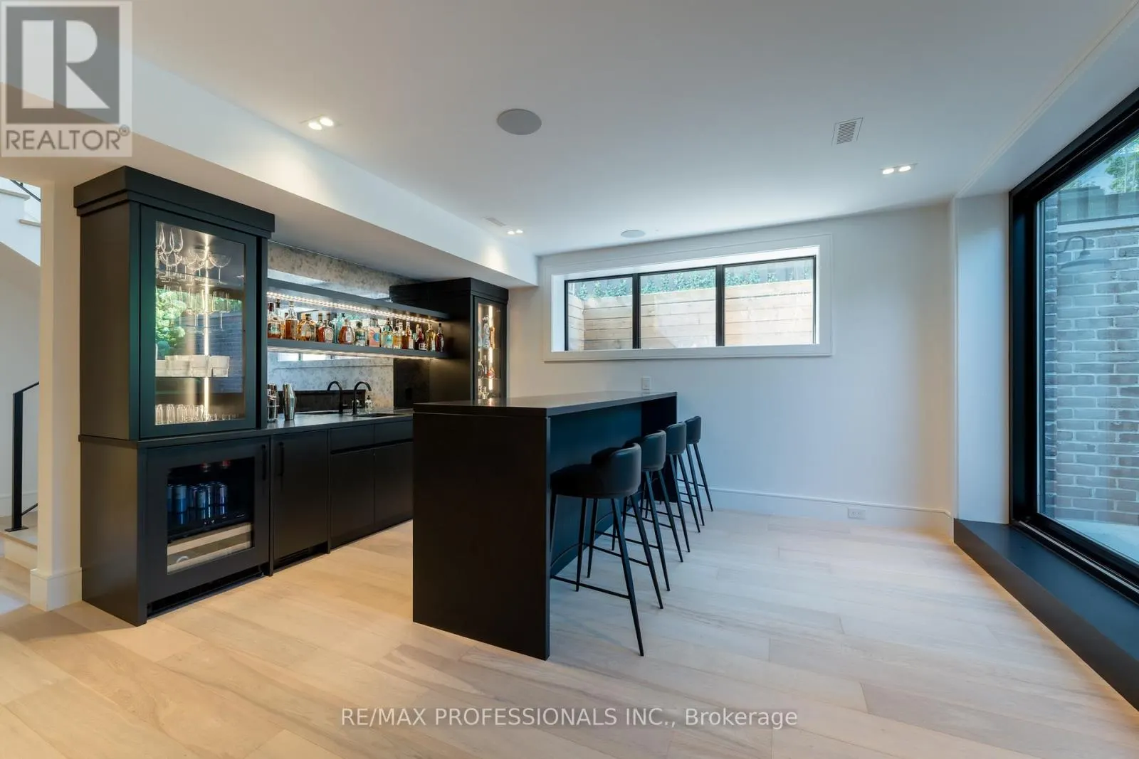 229 TWEEDSDALE CRESCENT
