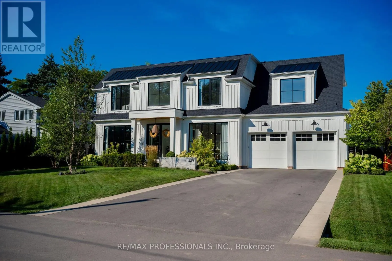 229 TWEEDSDALE CRESCENT