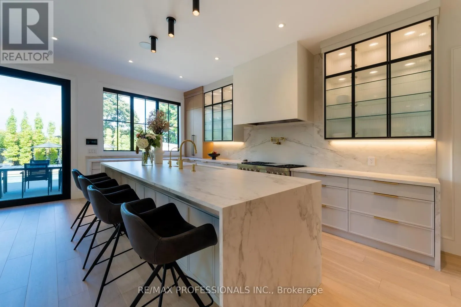 229 TWEEDSDALE CRESCENT