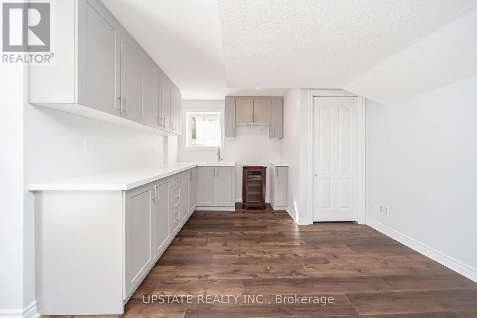 10 AGINCOURT CIRCLE