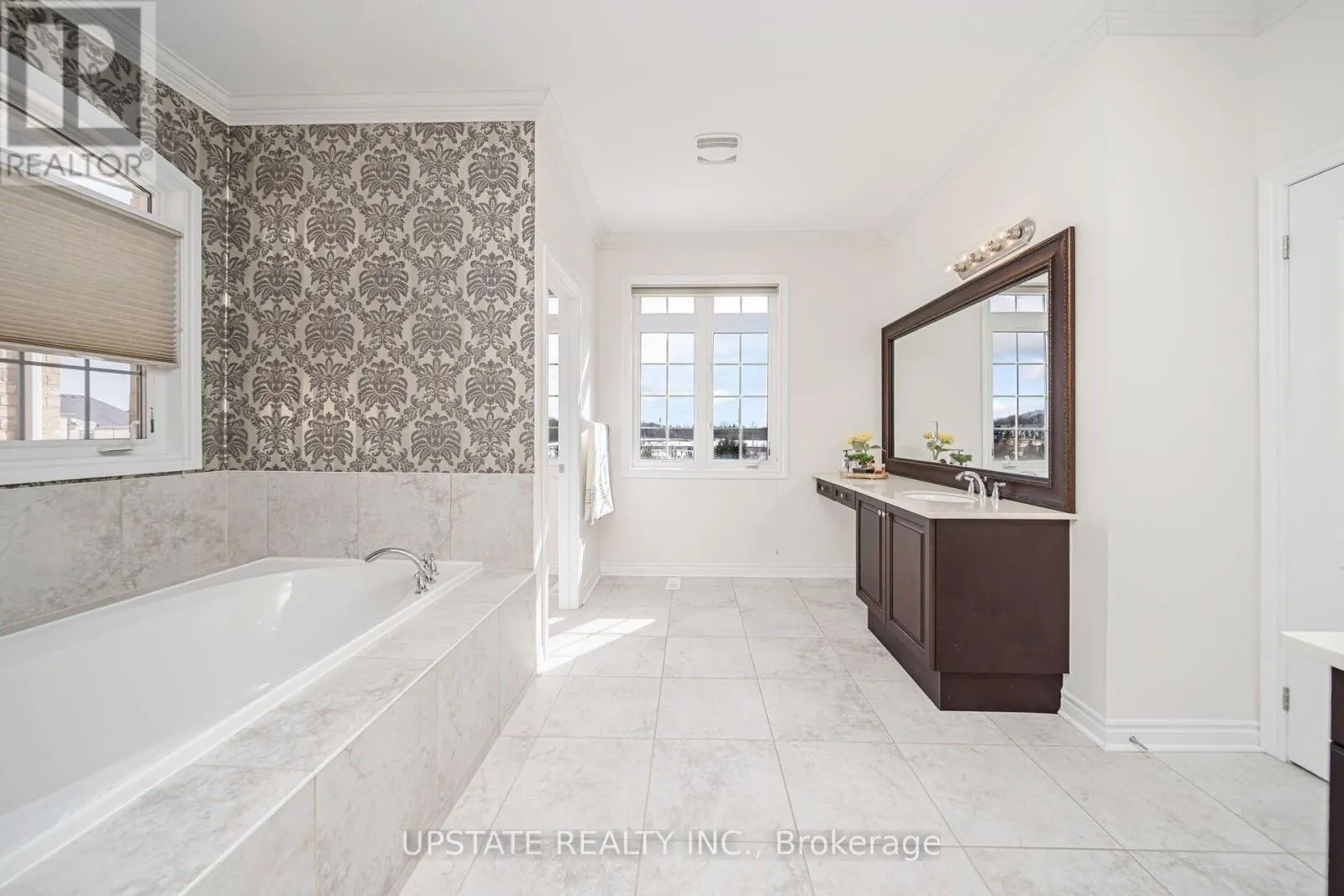 10 AGINCOURT CIRCLE