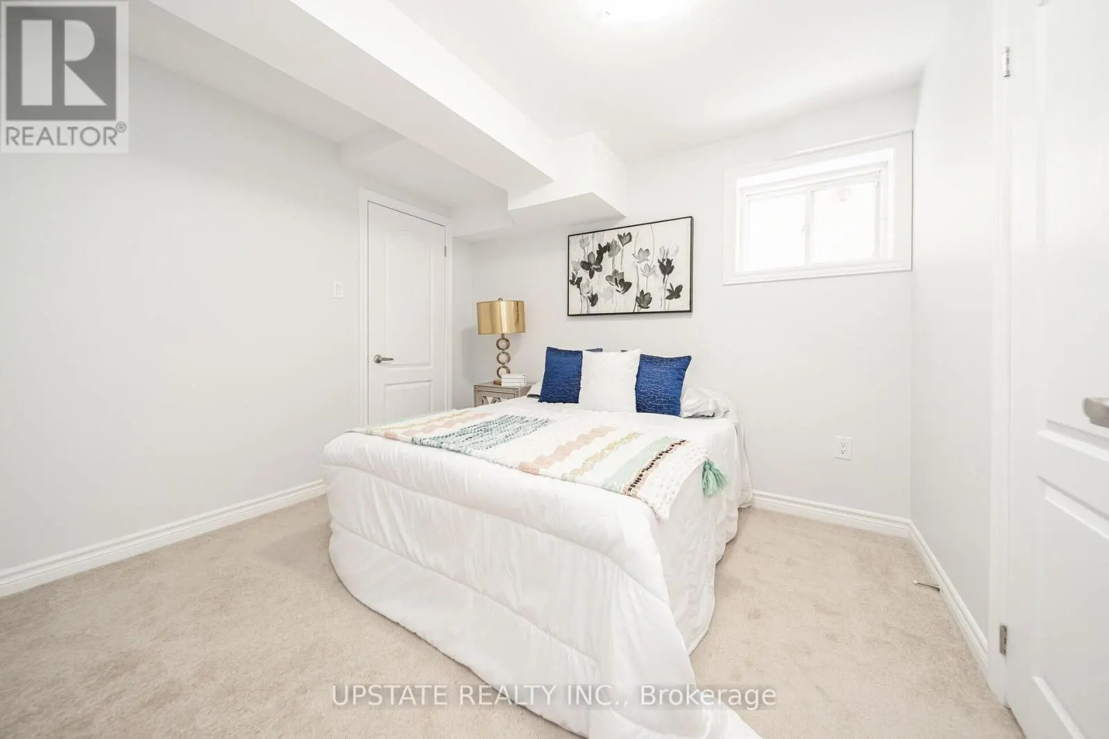10 AGINCOURT CIRCLE