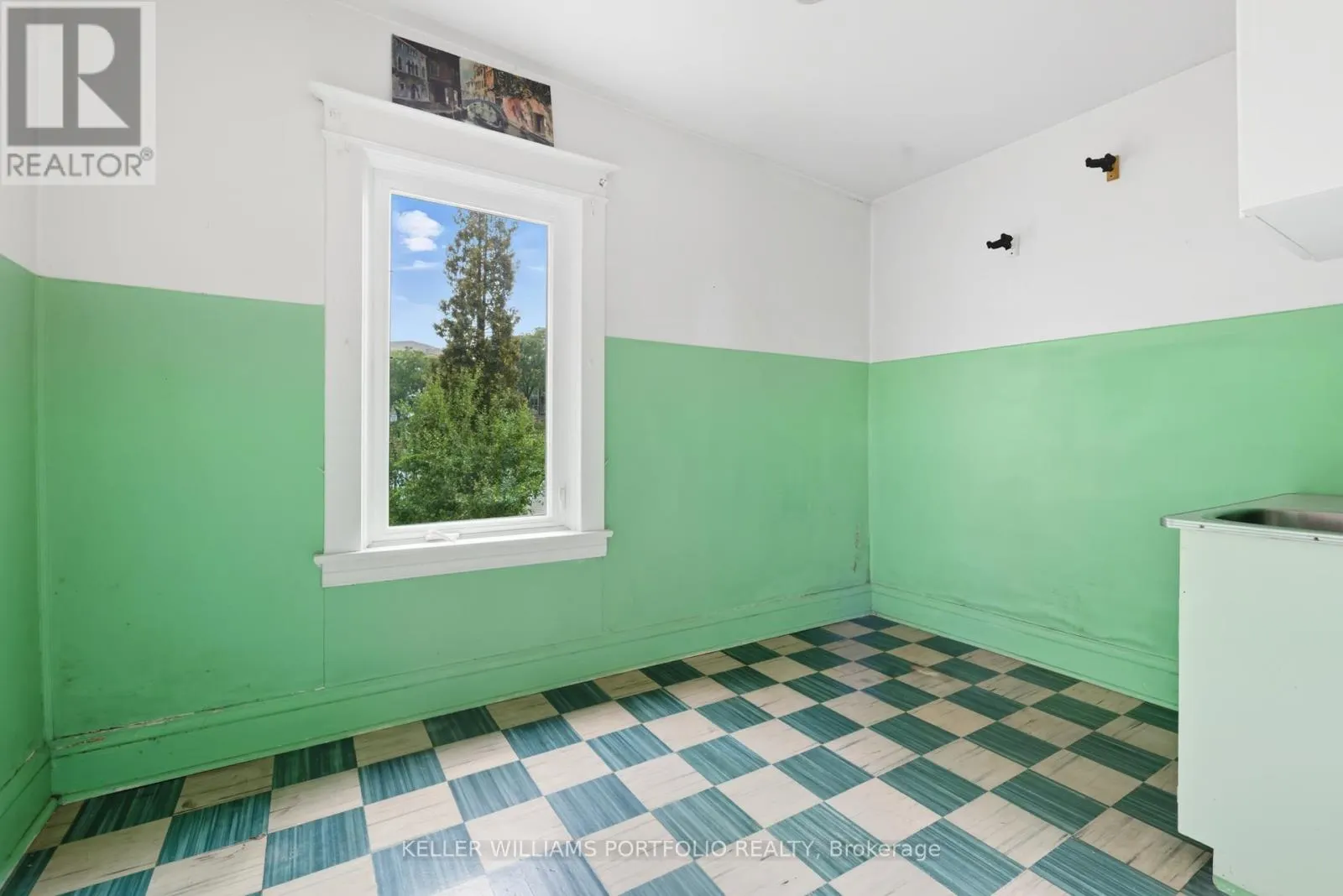 52 LYND AVENUE