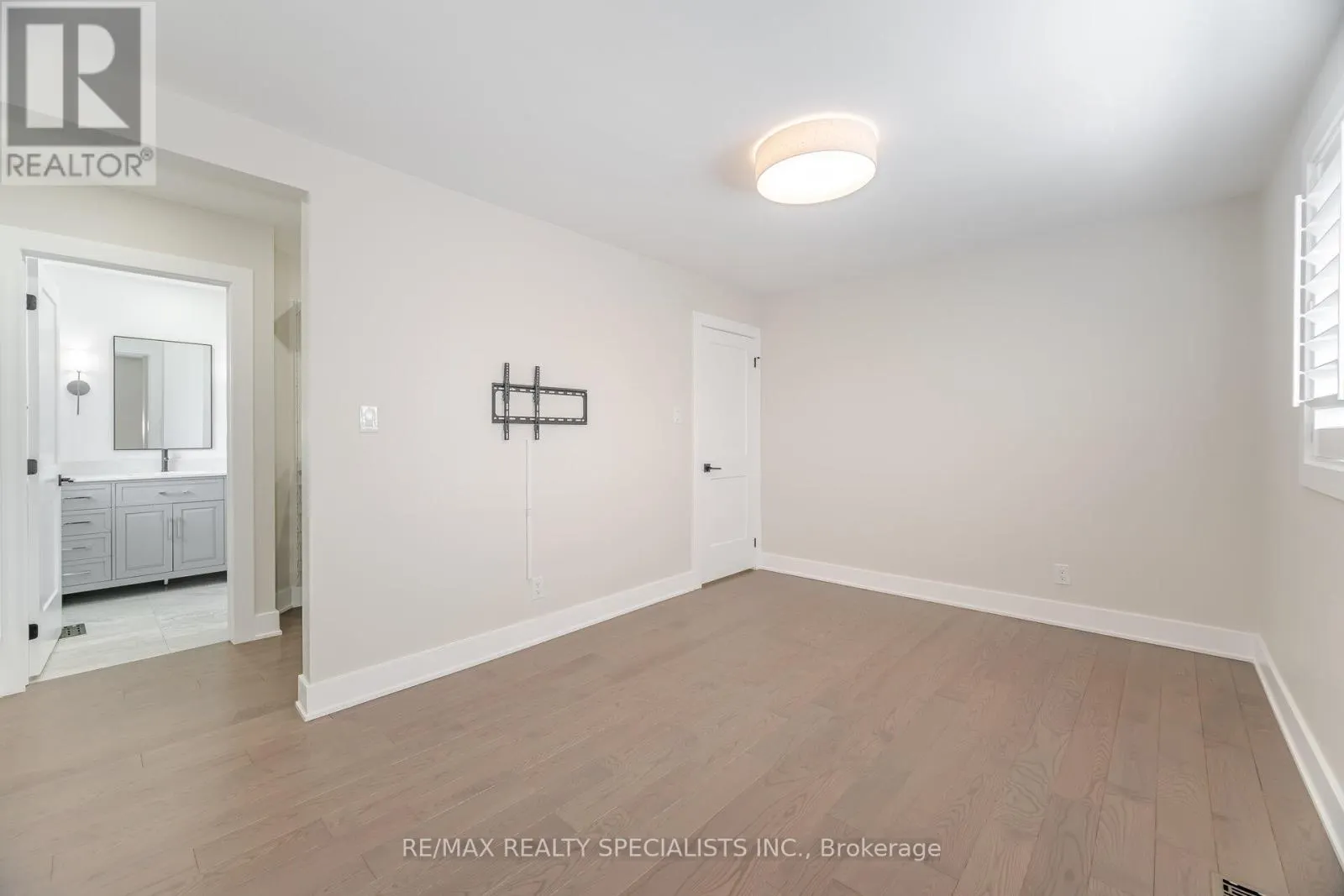 29 NORFIELD CRESCENT