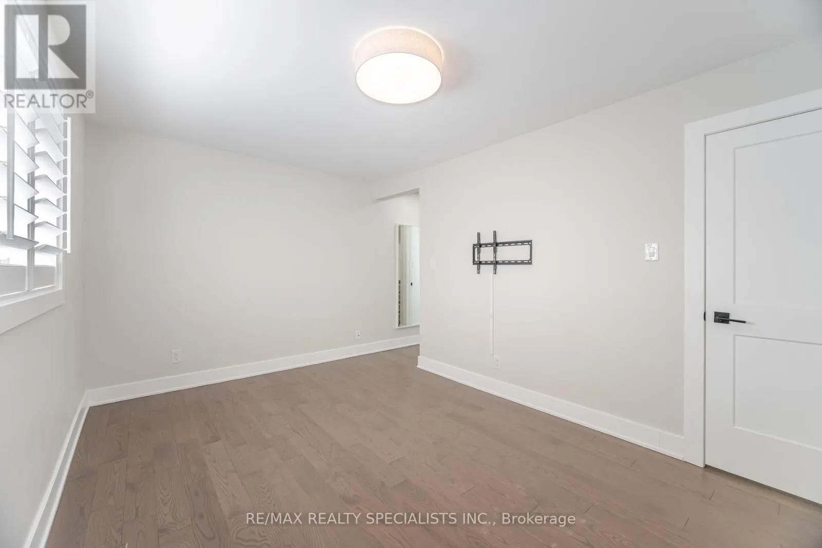 29 NORFIELD CRESCENT