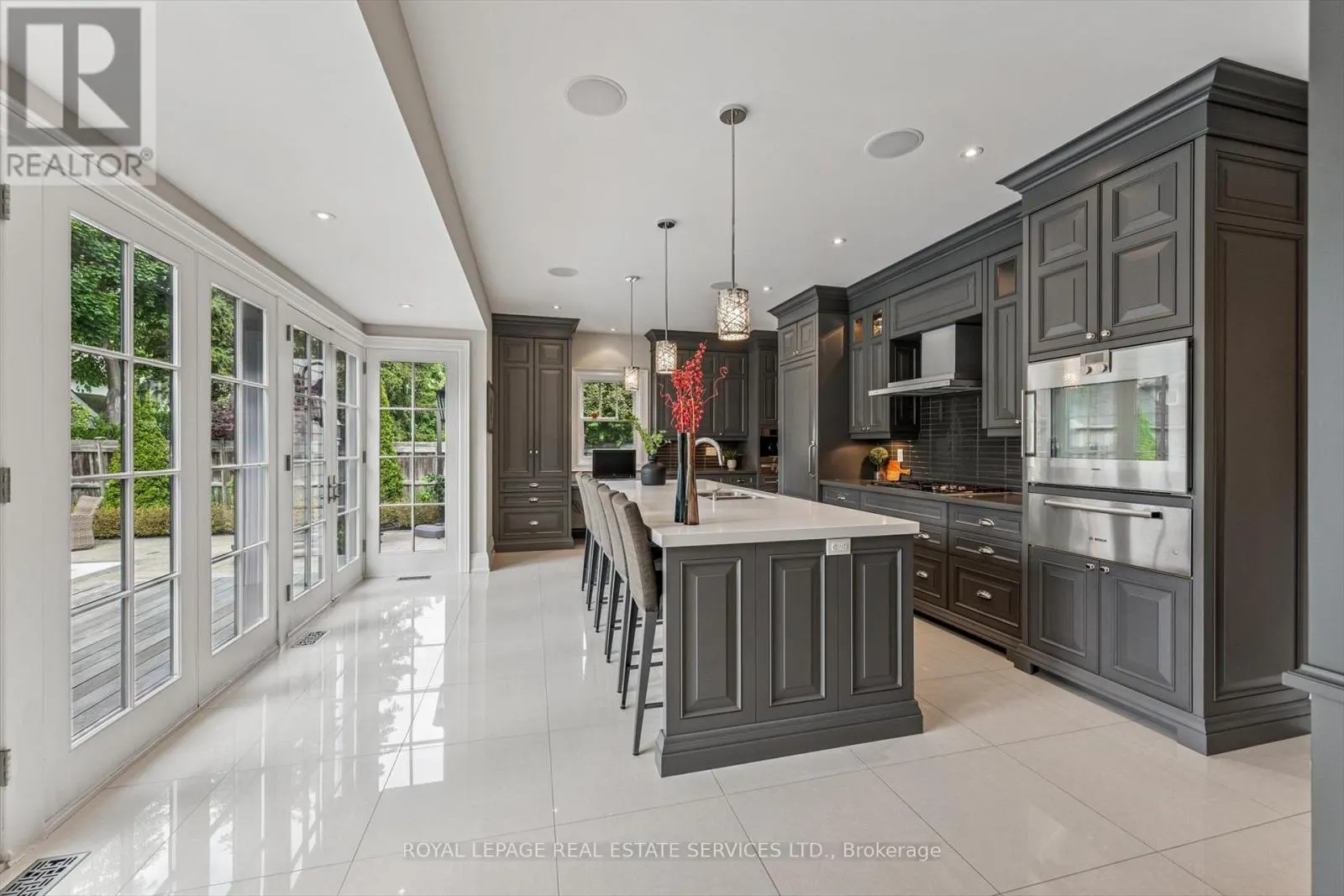 335 LAKESHORE ROAD W