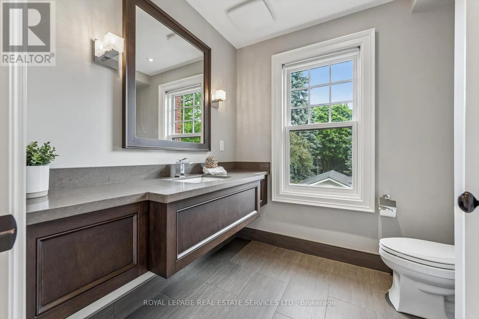 335 LAKESHORE ROAD W