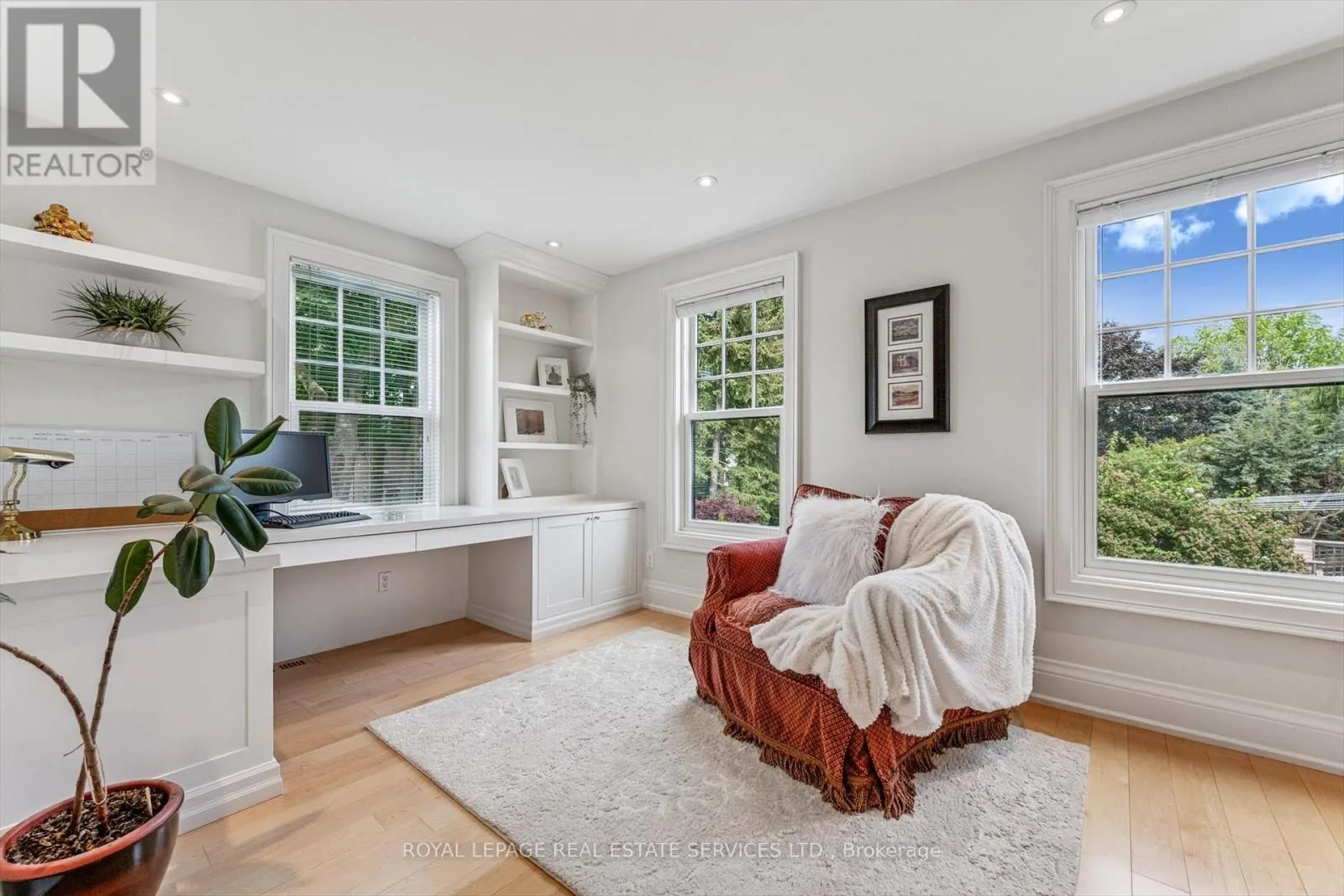 335 LAKESHORE ROAD W