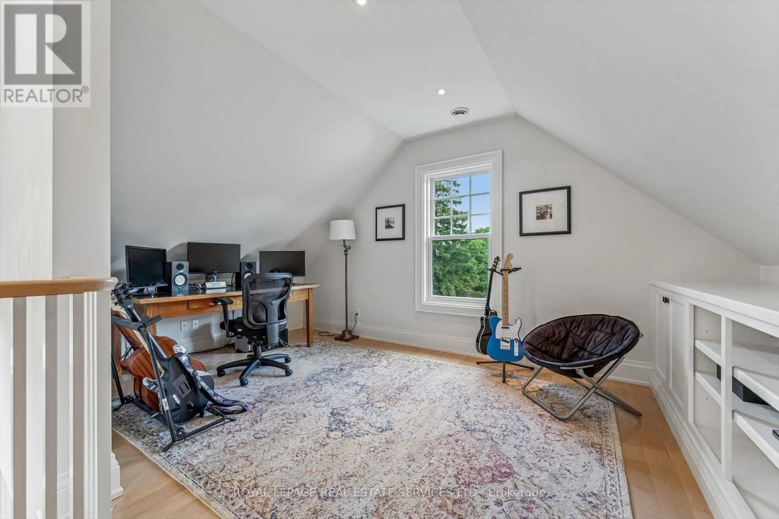 335 LAKESHORE ROAD W