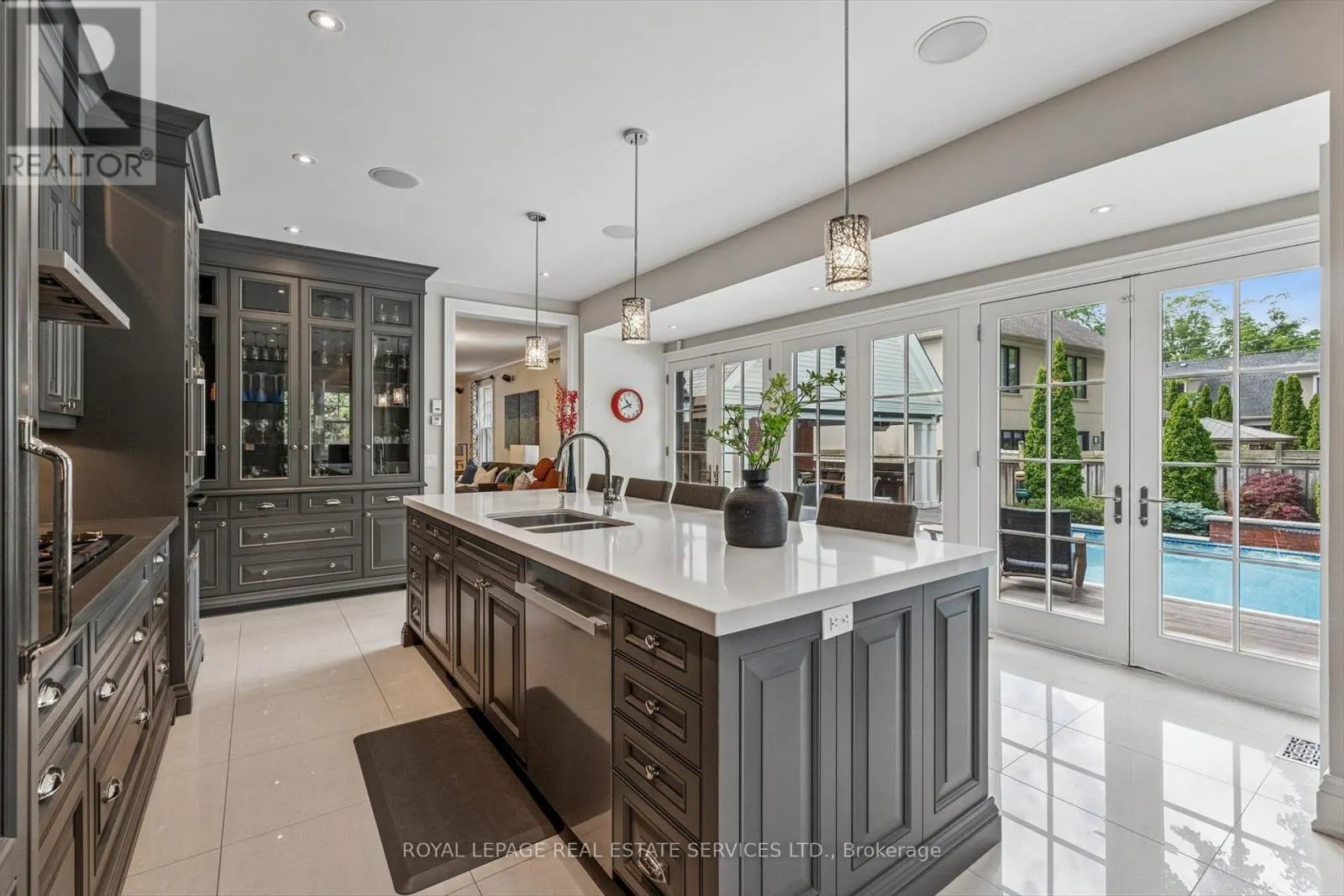 335 LAKESHORE ROAD W