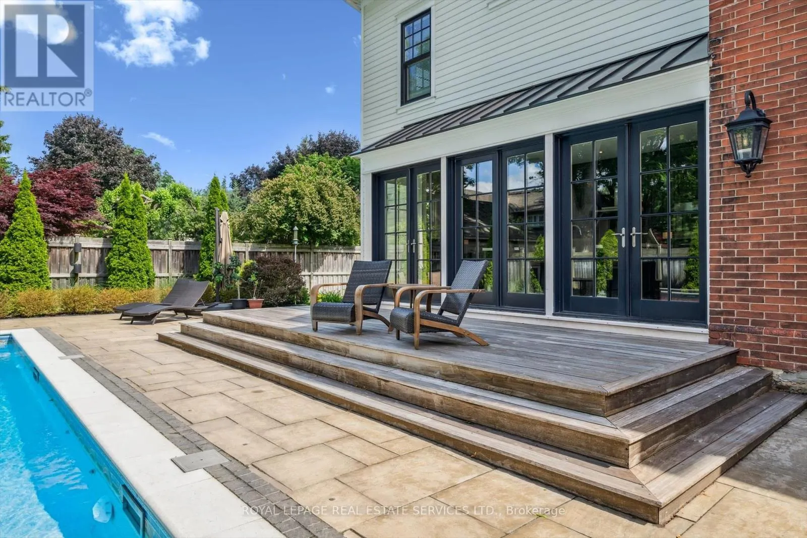335 LAKESHORE ROAD W