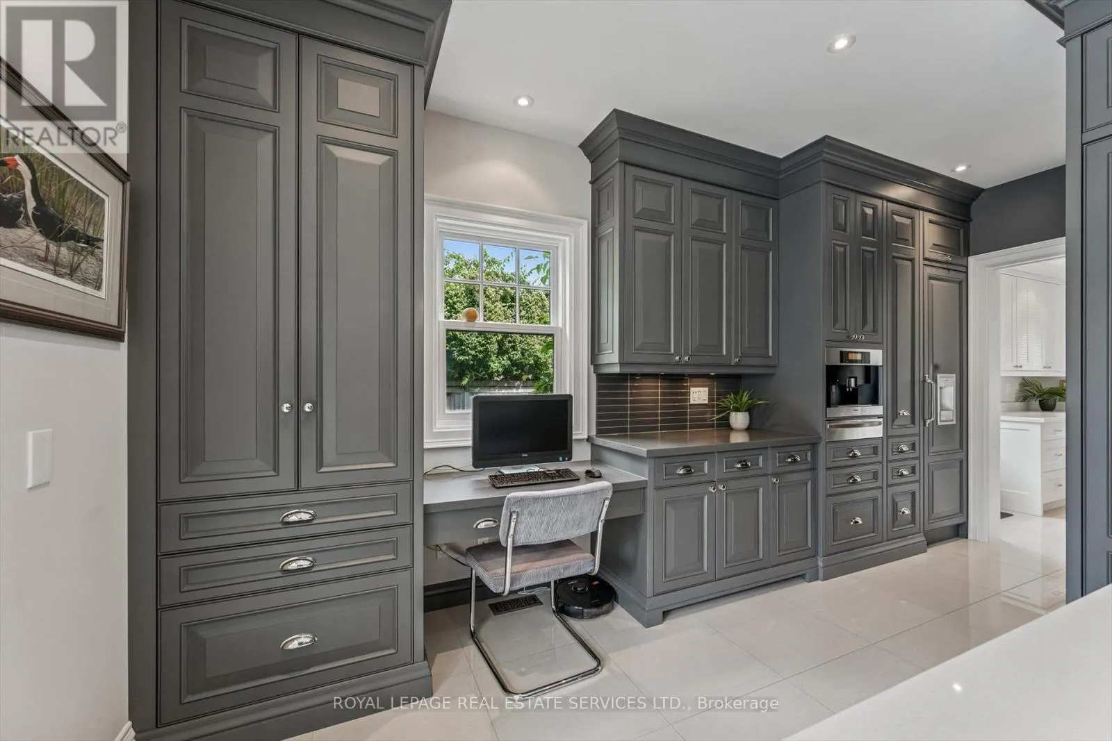 335 LAKESHORE ROAD W
