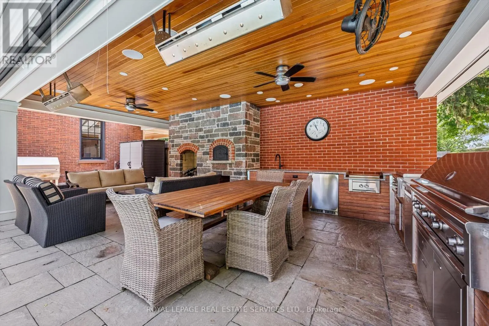 335 LAKESHORE ROAD W
