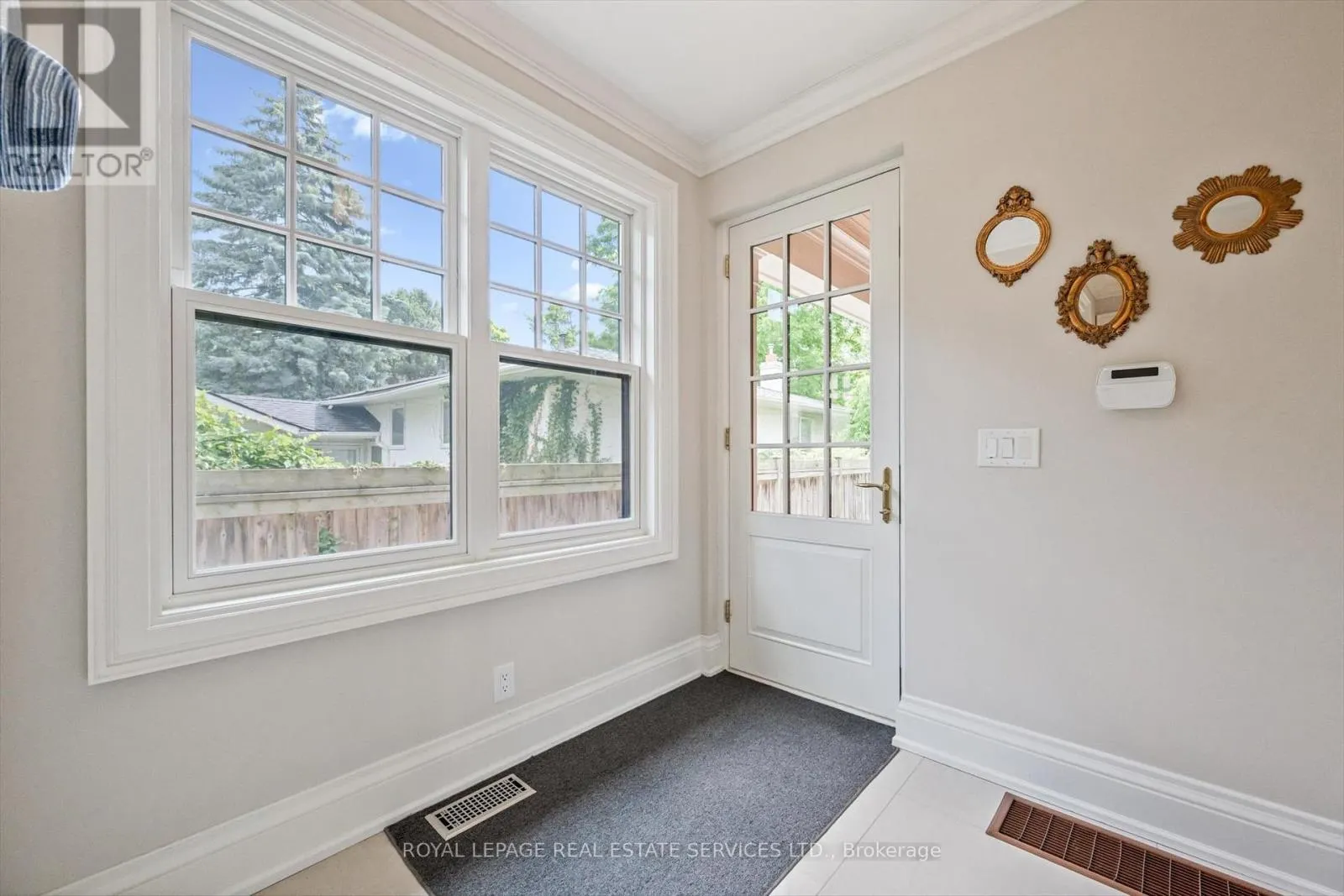 335 LAKESHORE ROAD W
