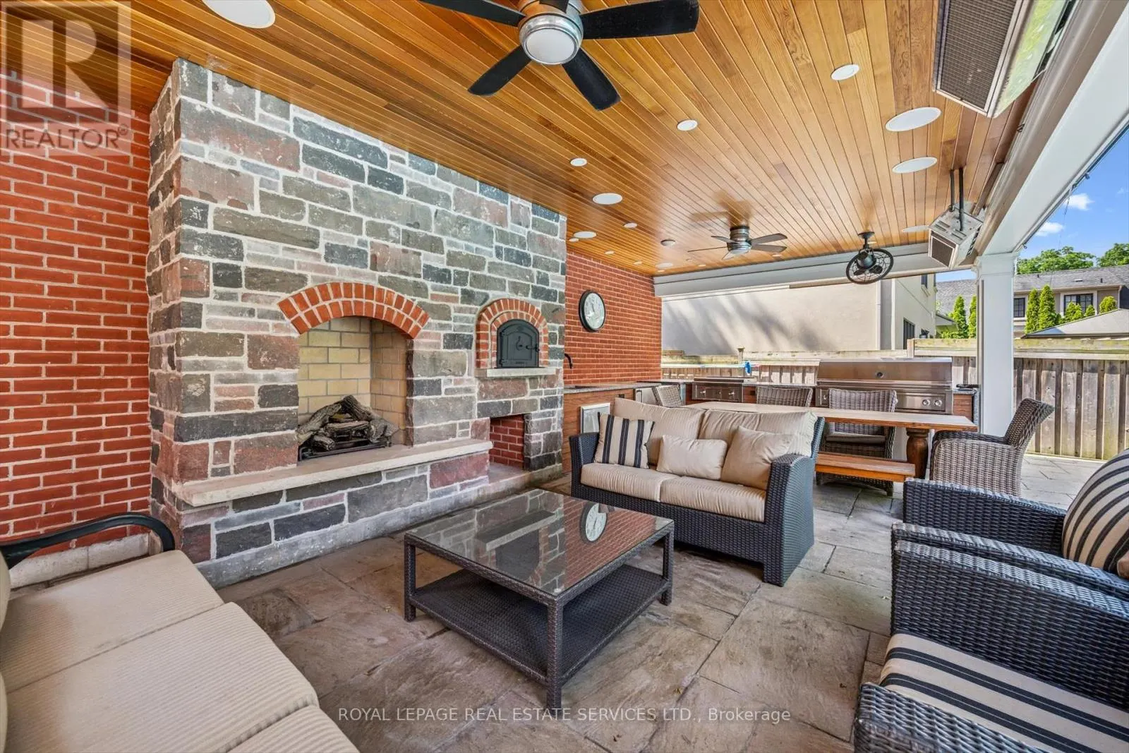 335 LAKESHORE ROAD W