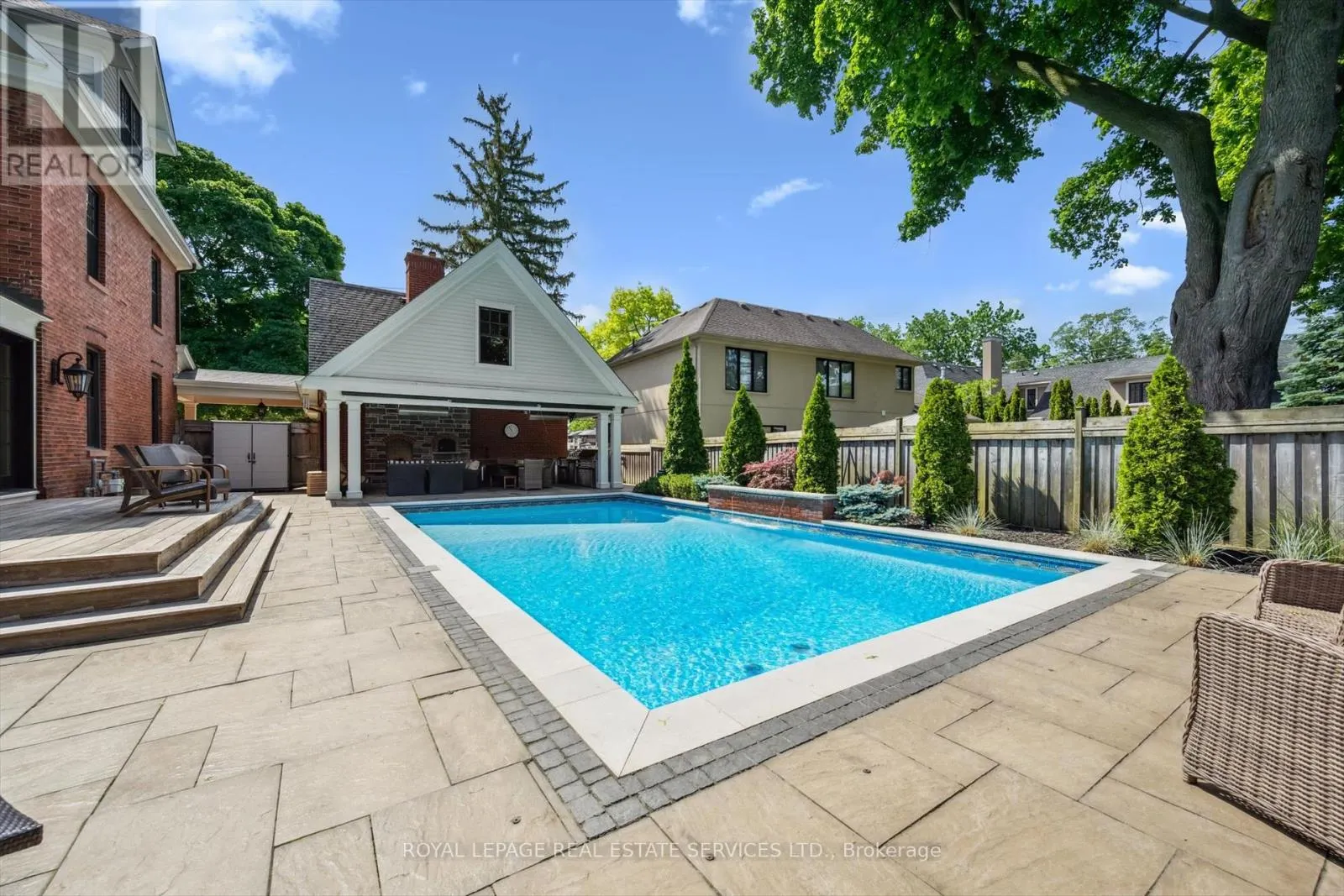 335 LAKESHORE ROAD W