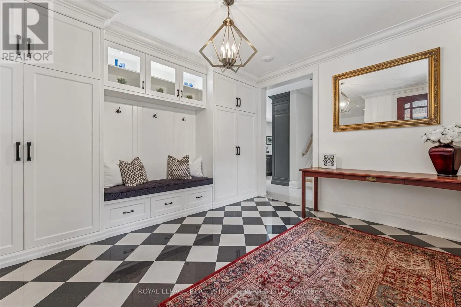 335 LAKESHORE ROAD W