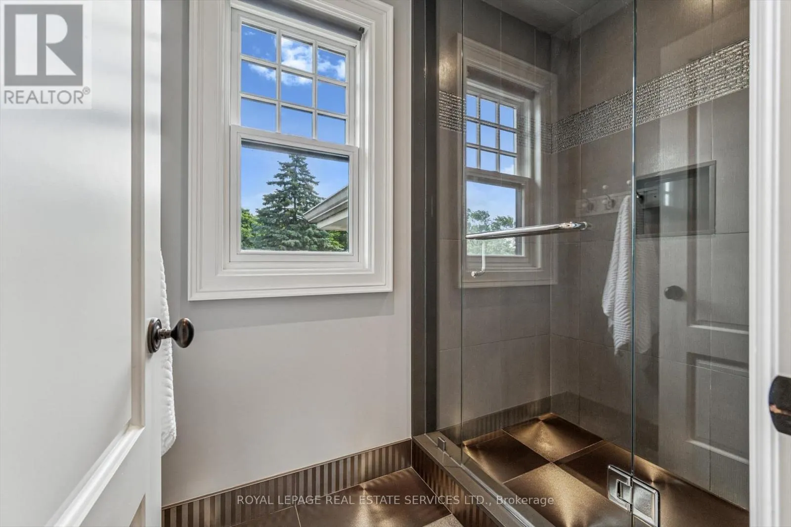 335 LAKESHORE ROAD W