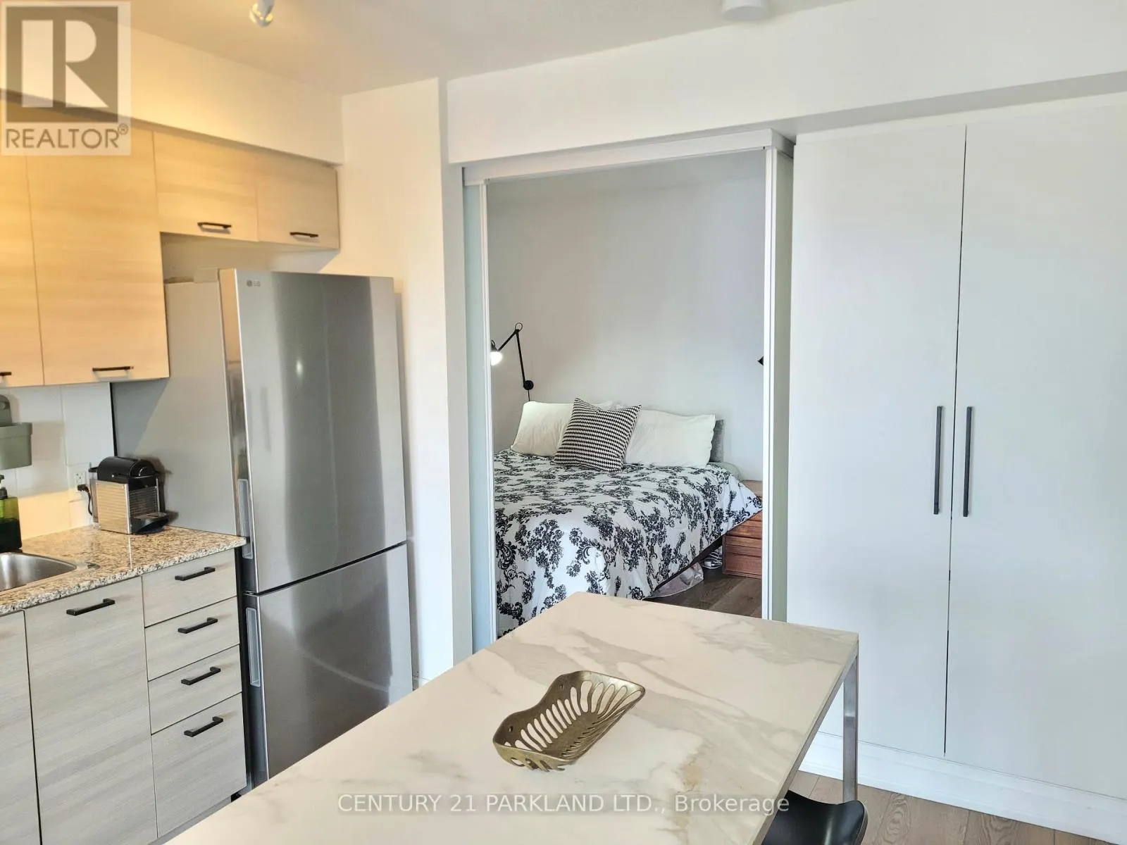 1215 - 20 JOE SHUSTER WAY