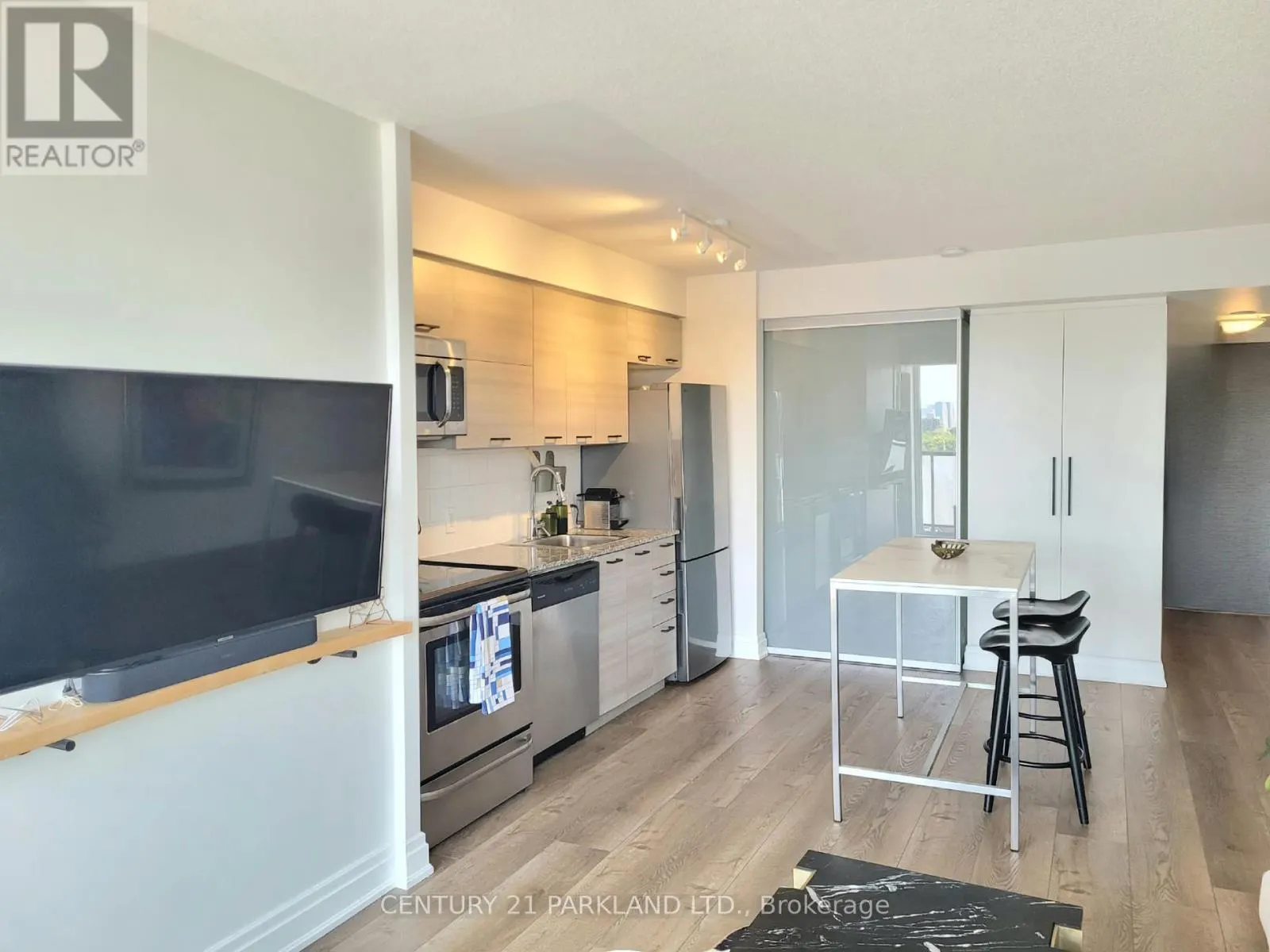 1215 - 20 JOE SHUSTER WAY