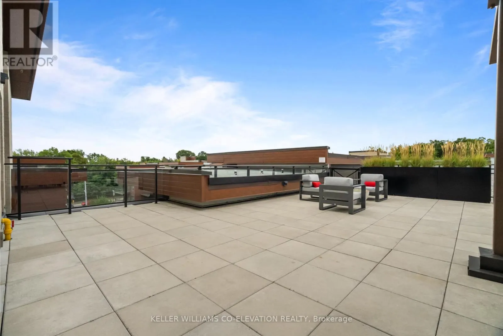 G28 - 1575 LAKESHORE ROAD W