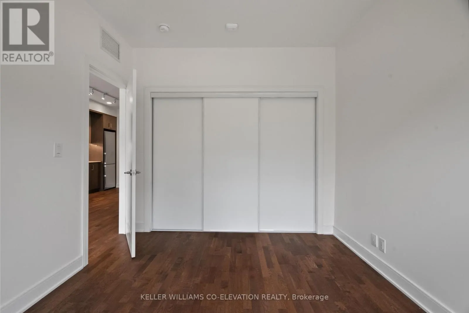 G28 - 1575 LAKESHORE ROAD W