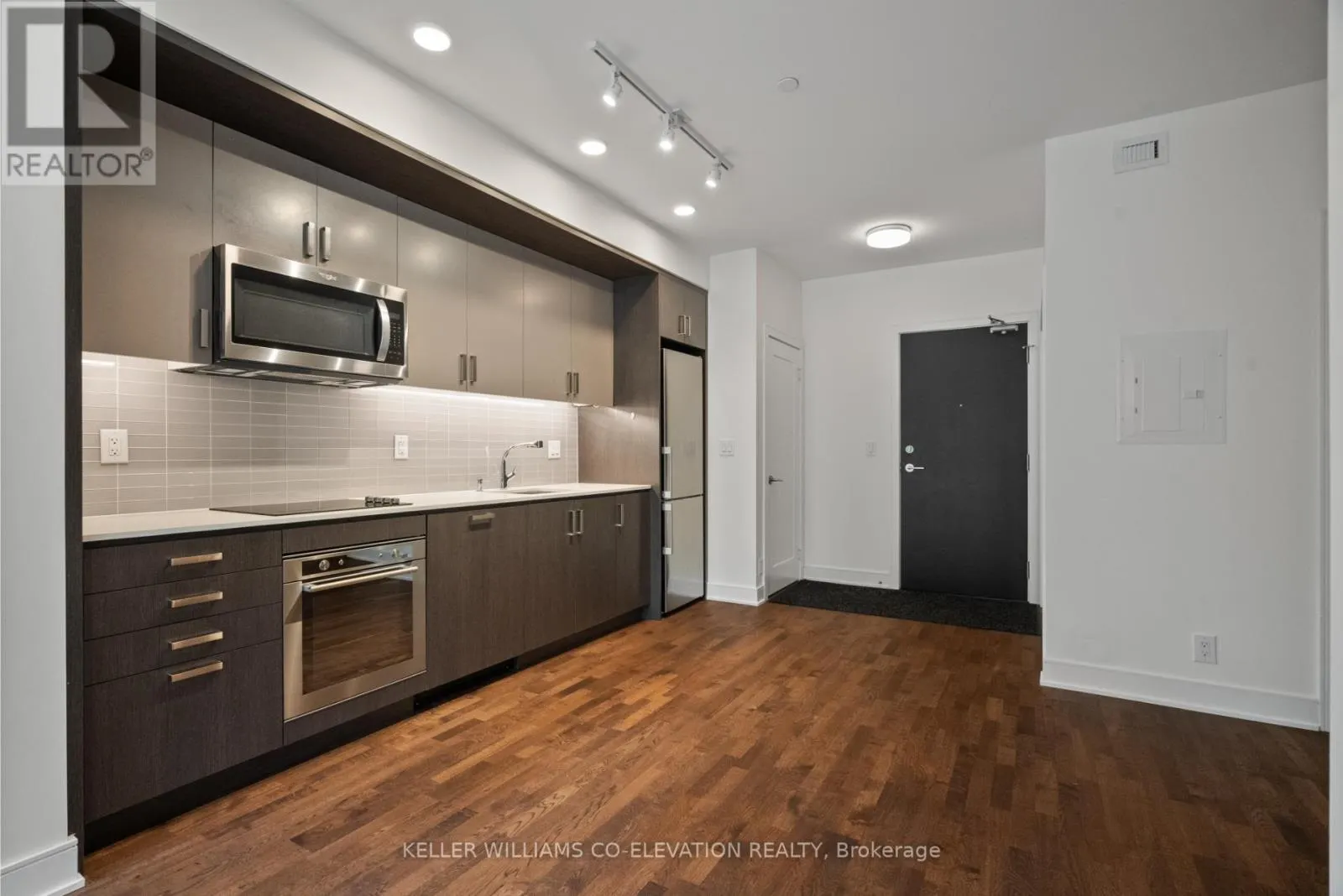 G28 - 1575 LAKESHORE ROAD W