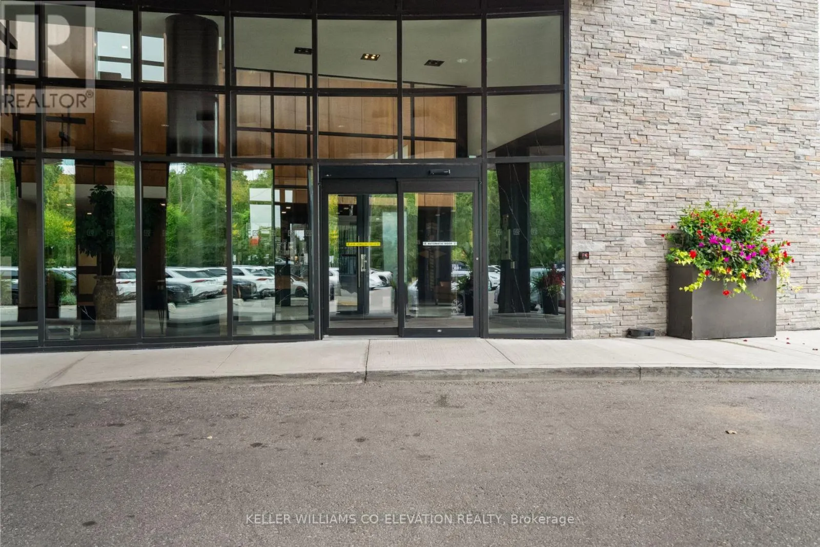 G28 - 1575 LAKESHORE ROAD W