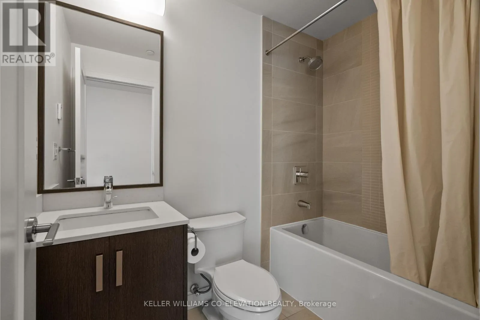 G28 - 1575 LAKESHORE ROAD W