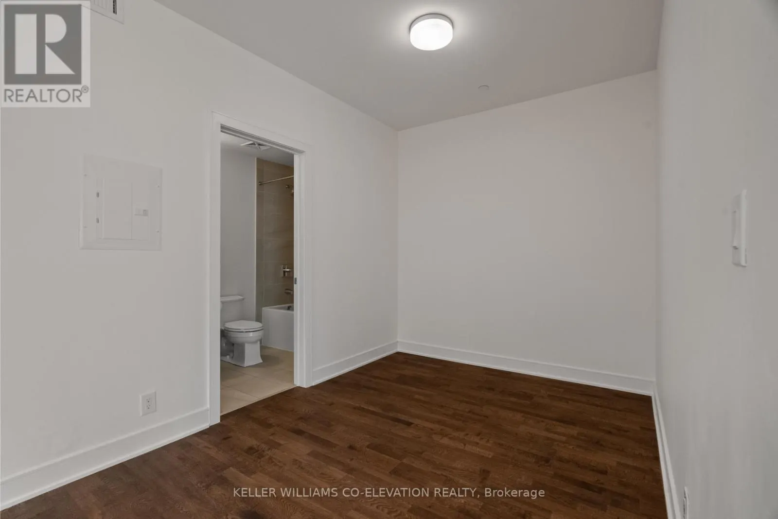 G28 - 1575 LAKESHORE ROAD W