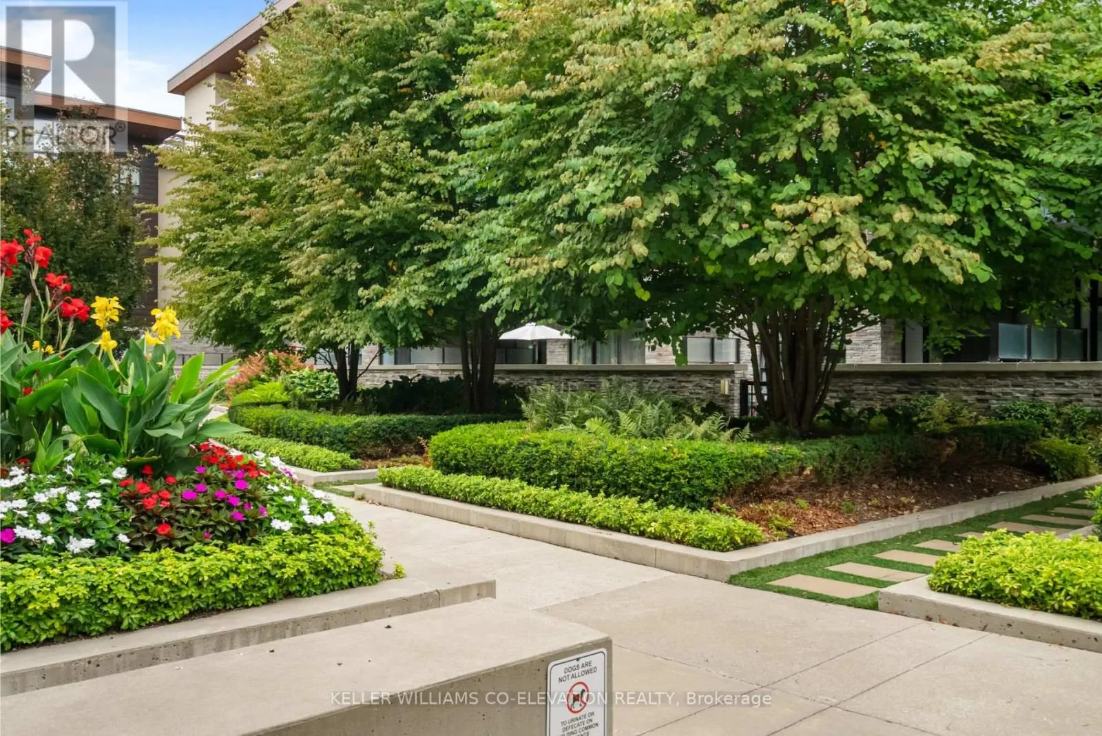 G28 - 1575 LAKESHORE ROAD W